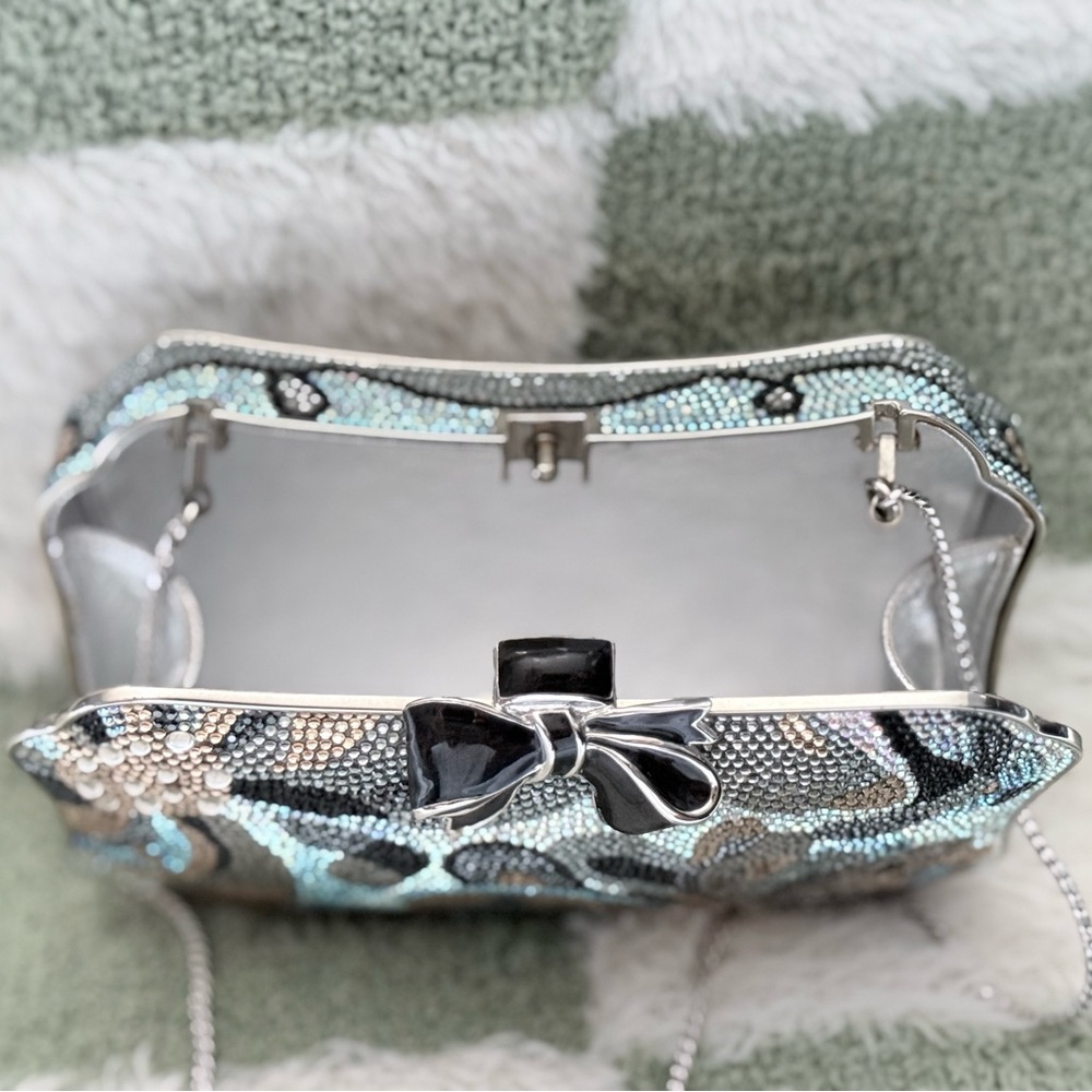 Judith Leiber Crystal Bow Minaudière NWT & Certificate - Picture 4 of 12